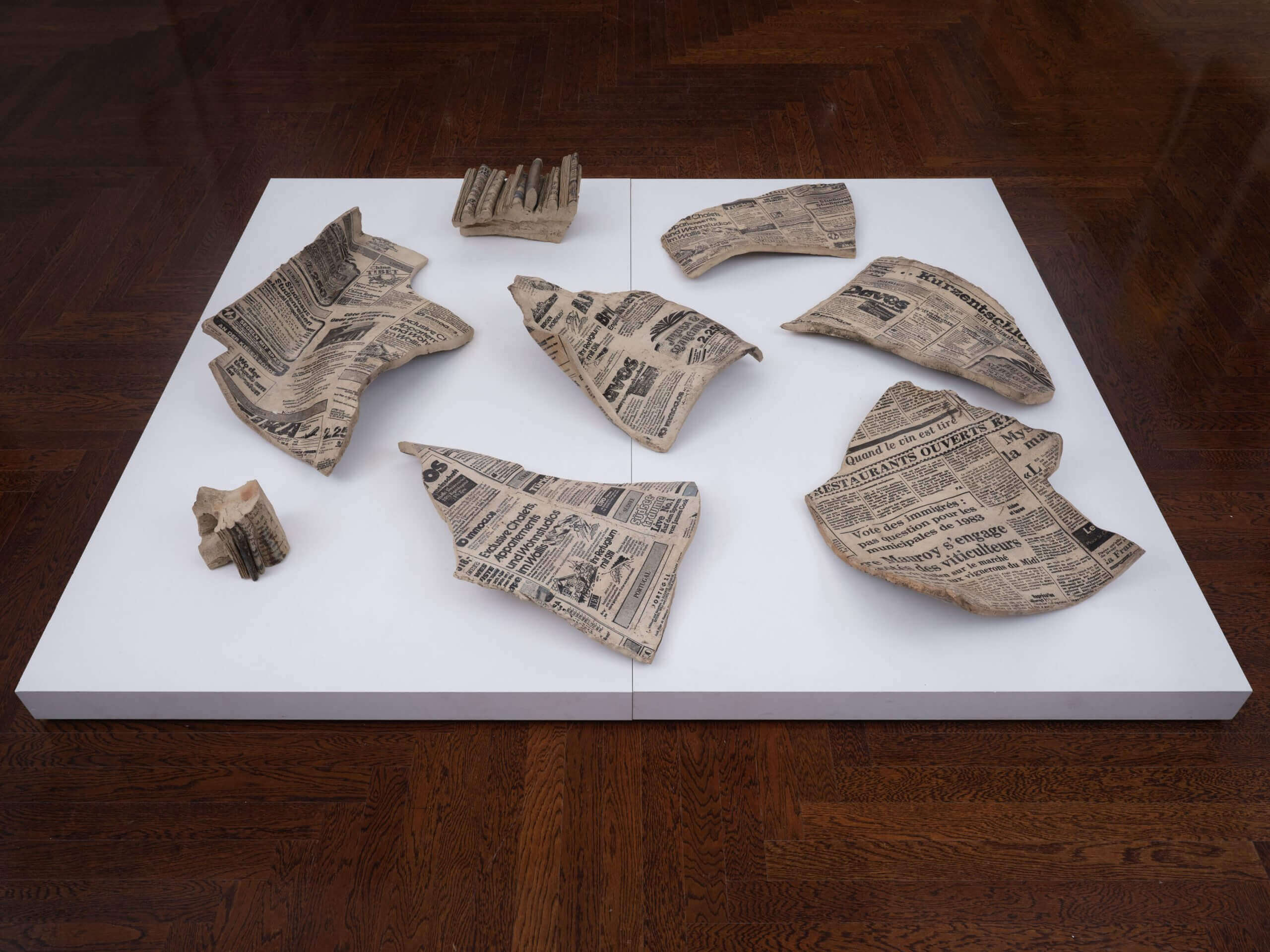 三島喜美代「Newspaper-F-82-C,D,E,F,G,H Newspaper-PF-90-A,C」